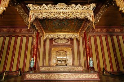 Bảo tồn tối đa yếu tố gốc khi phục chế Bảo vật quốc gia 'Ngai vua triều Nguyễn'