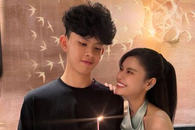 Trương Quỳnh Anh cười tươi rói mừng sinh nhật của người đặc biệt