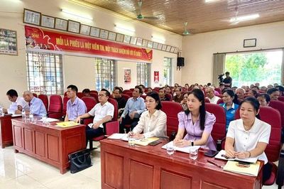 Phó Chủ tịch Thường trực Ủy ban MTTQ tỉnh Đỗ Thị Toán dự sinh hoạt chi bộ tại cơ sở