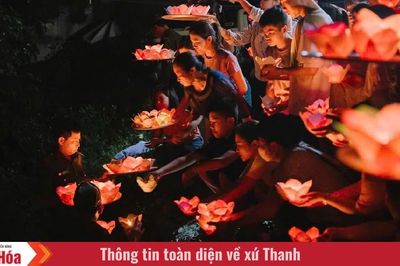 Đêm hội hoa đăng thắp sáng mùa thi tại đền Cây Thị