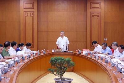 Không để xã hội giàu lên về vật chất nhưng nghèo đi về văn hóa, đạo đức và các giá trị nhân văn