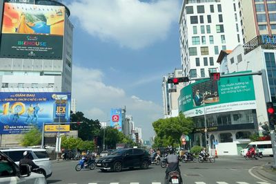 TP.Hồ Chí Minh tăng cường quản lý các công trình biển quảng cáo