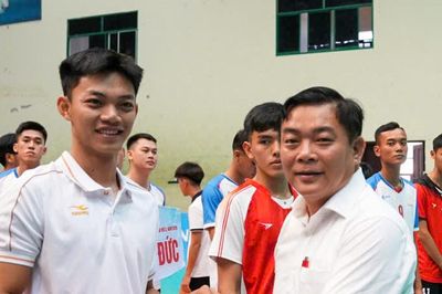 16 đội tham gia vòng chung kết Giải bóng chuyền nam thành phố Đà Nẵng