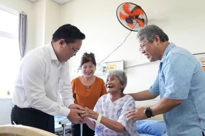 Lãnh đạo thành phố Đà Nẵng thăm, tặng quà người cao tuổi