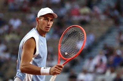 Matteo Arnaldi lập kỷ lục thi đấu gần 18 giờ để vào tứ kết Roland Garros 2026