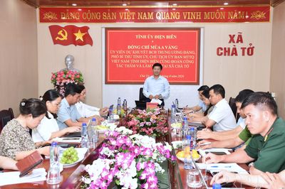 Phó Bí thư Tỉnh ủy Mùa A Vảng làm việc với xã Chà Tở