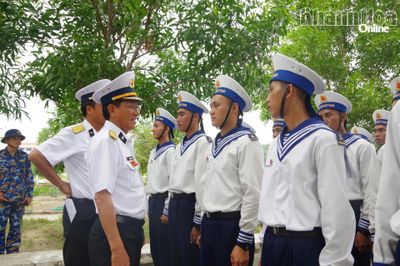 Bộ Tư lệnh Vùng 4 Hải quân kiểm tra tại Trung tâm Huấn luyện