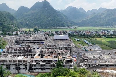 300 công nhân chạy đua tiến độ đưa trường nội trú Mường Khương về đích