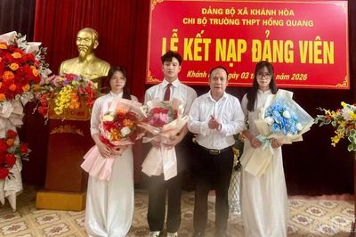 03 học sinh Trường THPT Hồng Quang được kết nạp Đảng