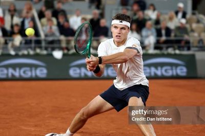 Jakub Mensik khuất phục Joao Fonseca 3-0, thẳng tiến vào bán kết Roland Garros