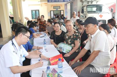 Tổ chức hiệu quả hoạt động khám sức khỏe định kỳ, khám sàng lọc miễn phí cho người dân