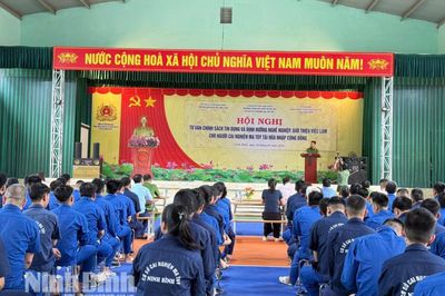Phiên chợ 'Xanh lại ước mơ': Nơi niềm tin và sinh kế được thắp sáng