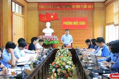 Đồng chí Phó Chủ tịch UBND tỉnh khảo sát công tác quản lý Chùa Vặt Hồng và kiểm tra cải cách thủ tục hành chính tại phường Mộc Châu