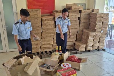 Hà Nội tiêu hủy lô thực phẩm nhập lậu trị giá hơn 328 triệu đồng