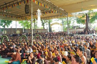 Hàng ngàn người tham dự pháp hội cầu siêu hương linh thai nhi, sản nạn tại chùa Tân Hải (TP.Hà Nội)