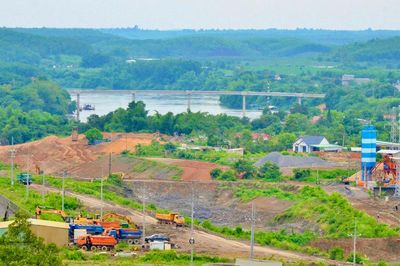 Cầu Hiếu Liêm đã nối liền đôi bờ sông Đồng Nai, đang hoàn thiện các hạng mục cuối