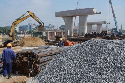 Vật liệu xây dựng và mặt bằng tiếp tục là 'nút thắt' với đầu tư công