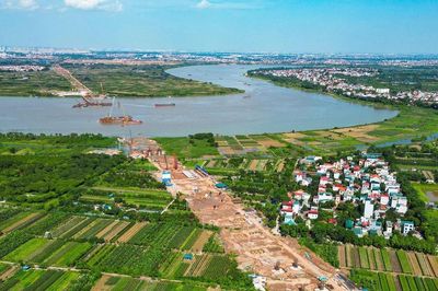 Cận cảnh nơi đang thi công Cầu Ngọc Hồi với mức đầu tư hơn 11.800 tỷ đồng