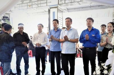 Kịp thời sẻ chia mất mát với các gia đình trong vụ lật thuyền khiến 4 người tử vong