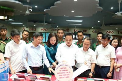 Hồ Chí Minh - Cuộc hành trình của thời đại