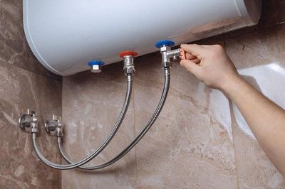 Nghịch lý mùa hè, tiền điện tăng vọt do... bình nóng lạnh