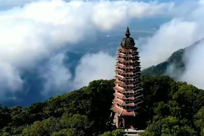 Đền thờ Bác Hồ trên đỉnh núi Ba Vì