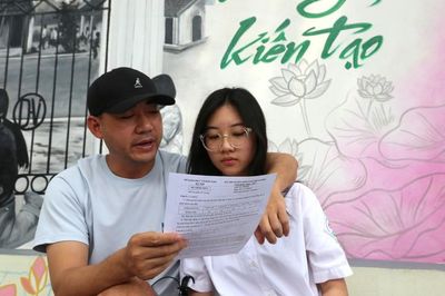 Kỳ thi vào lớp 10 tại Hà Nội: Hai nút thắt học phí và phân tuyến tuyển sinh