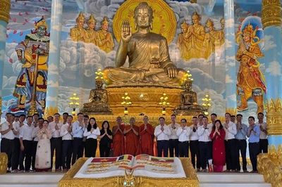 Tập đoàn Viettel thăm chùa Đại Phước tại Myanmar