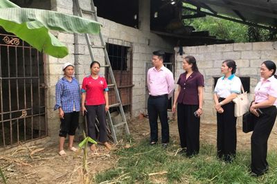 Ban đại diện Hội đồng quản trị Ngân hàng Chính sách xã hội tỉnh kiểm tra tín dụng chính sách tại xã Quảng Uyên