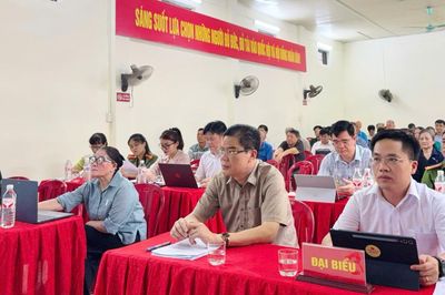 Phó Bí thư Tỉnh ủy, Chủ tịch Ủy ban MTTQ tỉnh Vũ Hồng Quang dự sinh hoạt tại Chi bộ Tổ dân phố Hợp Giang 9, phường Thục Phán