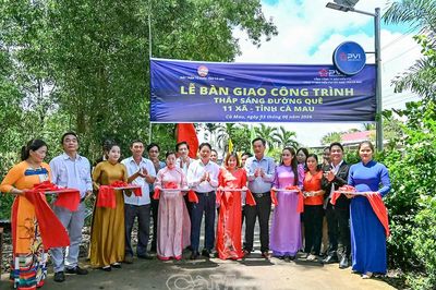 Khánh thành công trình 'Thắp sáng đường quê' tại Xã Lương Thế Trân