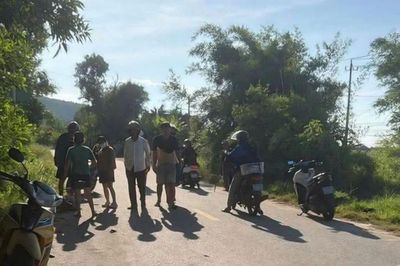 Hiện trường vụ ô tô đâm xe máy chạy cùng chiều, bà và cháu trai 5 tuổi tử vong thương tâm