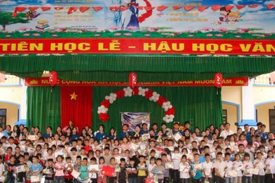 Phía sau hành trình 'nhặt sao, thắp trời' của CLB sách trường THPT chuyên Nguyễn Huệ là gì?