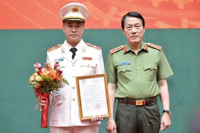 Phó Giám đốc Công an Thành phố Hà Nội Nguyễn Ngọc Quyền được thăng cấp bậc hàm Thiếu tướng