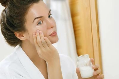Dùng dầu dừa theo cách này, da mịn màng, mờ nếp nhăn: Sự thật có như lời đồn?