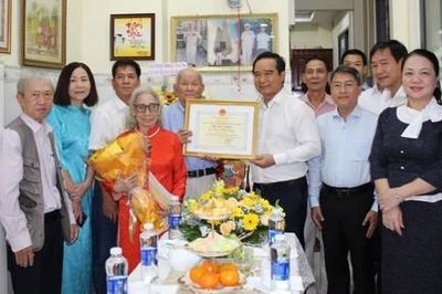 Lãnh đạo TPHCM thăm, chúc thọ người cao tuổi tiêu biểu