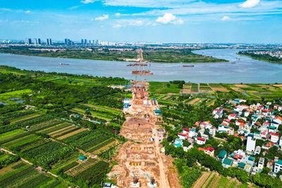 Toàn cảnh công trường cầu dây văng gần 12.000 tỷ đồng nối Hà Nội và Hưng Yên