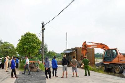 Xã Trung Giã cưỡng chế các công trình vi phạm đất đai