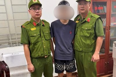Hà Nội: Tạm giữ quái xế 18 tuổi cùng xe máy trong vụ mang hung khí gây rối tại phường Phú Diễn