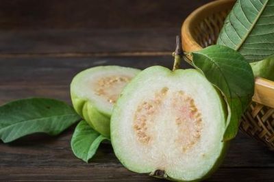 Ăn ổi giảm cân: Nên ăn cả vỏ hay bỏ ruột để 'đốt mỡ' bụng nhanh nhất?