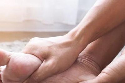 6 nguyên nhân gây phù chân ở người cao tuổi