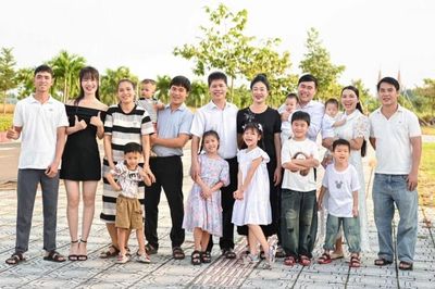 3 chị em lấy 3 anh em ruột ở Nghệ An, sống chung một mái nhà