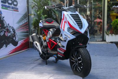 Cận cảnh Italjet Dragster 300 bản giới hạn - xe tay ga giá 225 triệu