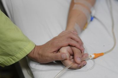 Bệnh nhân phản ánh chi phí điều trị ung thư quá lớn, Bộ Y tế nói gì?