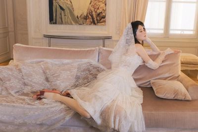 Hề Mộng Dao diện váy cưới của nhà mốt Việt trong hôn lễ triệu đô