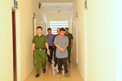Bắt hai đối tượng giả danh nhà báo ghi hình cảnh sát giao thông để tống tiền