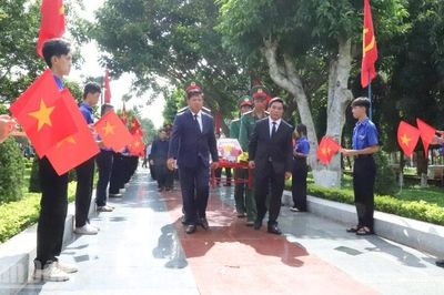 Phó Chủ tịch Quốc hội Nguyễn Doãn Anh dự Lễ viếng, truy điệu, an táng 27 hài cốt liệt sĩ ở Đắk Lắk
