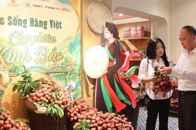 Khai mạc 'Chợ phiên Kinh Bắc' tại phố Tràng Tiền