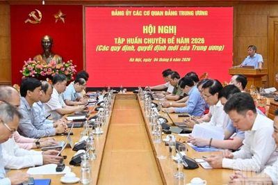 Nghiên cứu, vận dụng chính xác các quy định, quyết định mới của Đảng trong thực tiễn công tác