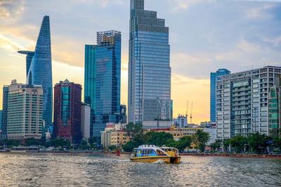 Xây dựng và phát triển TP HCM trong kỷ nguyên mới: Trúng đột phá, sát dân sinh